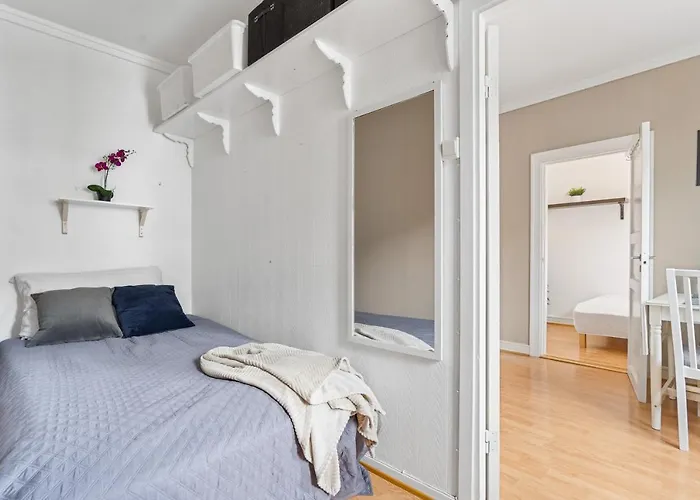 Small And Cheap - 6 Ppl - Super Central - Balcony